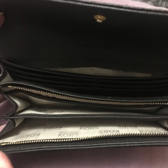 Michael Kors Signature Logo Jet Set Slim Wallet - Picture 5 of 6